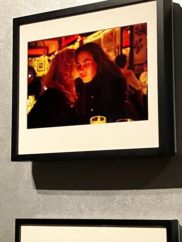 image of people kissing